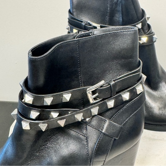 Steve Madden Cala Black leather boots for women, size 7.5
NWOT - Picture 3 of 12